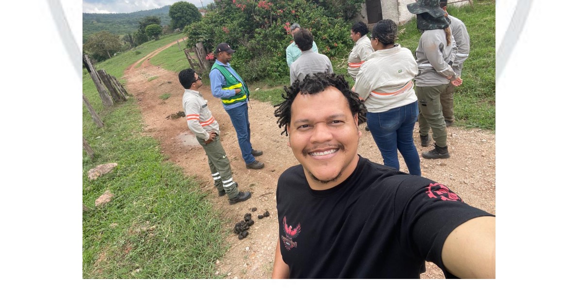 Equipe em trilha - Trabalho de campo